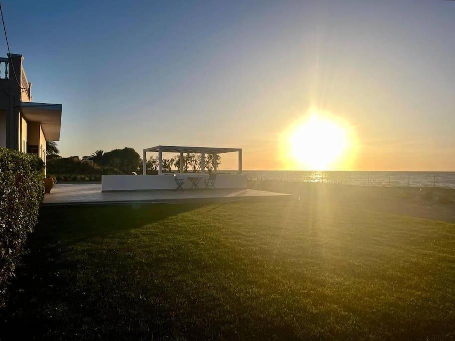 Lambou Beach Sunset Soroni 外观 照片
