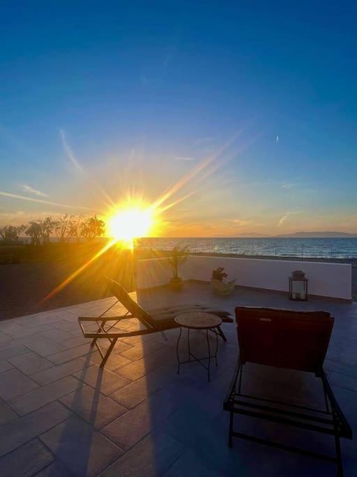 Lambou Beach Sunset Soroni 外观 照片