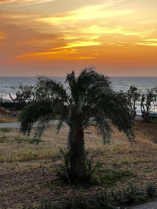 Lambou Beach Sunset Soroni 外观 照片