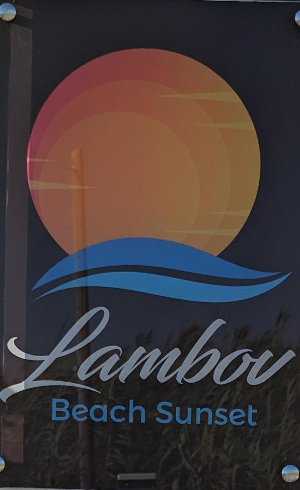Lambou Beach Sunset Soroni 外观 照片